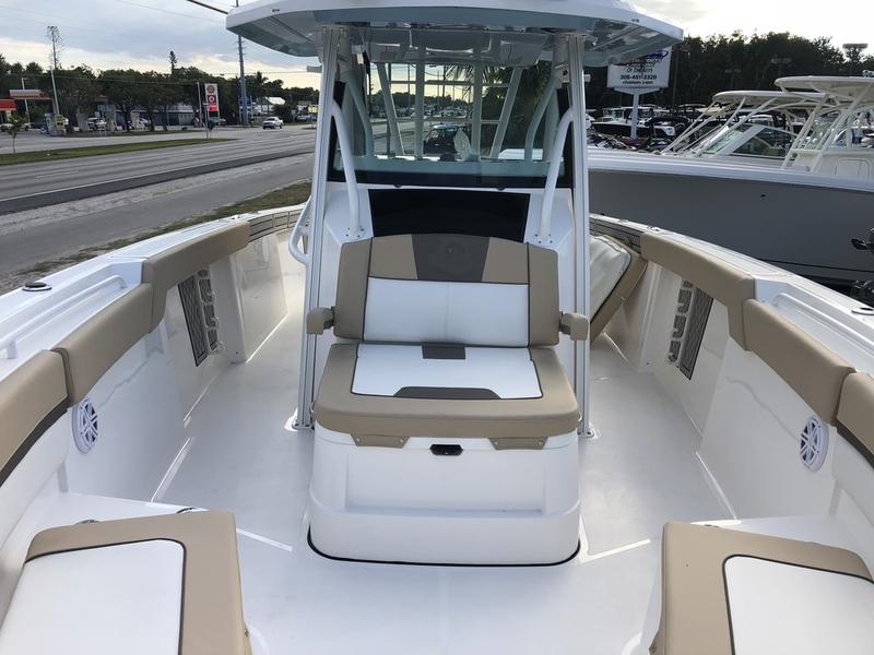 2019 Wellcraft 352 Fisherman