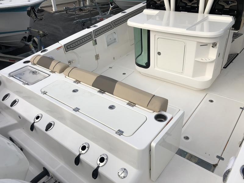 2019 Wellcraft 352 Fisherman