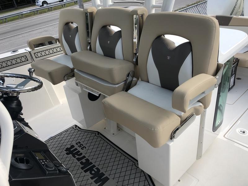 2019 Wellcraft 352 Fisherman