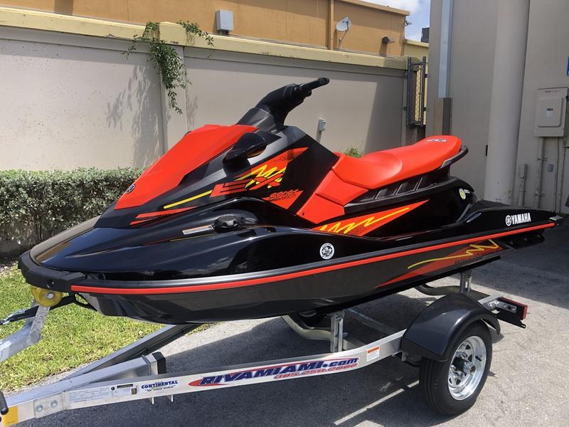 2022 Yamaha Waverunners EX® Sport