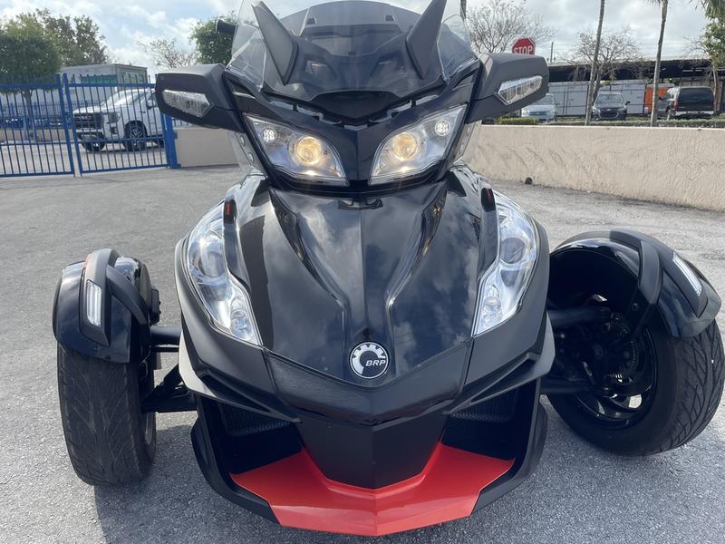 2016 Can-Am® Spyder® RT-S Special Series 6-Speed Semi-Automatic (SE6)