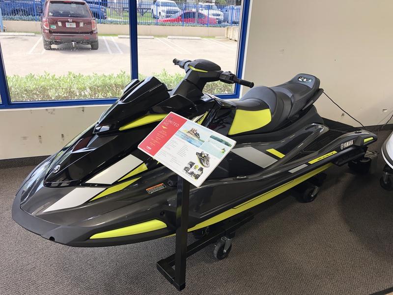 2022 Yamaha Waverunners VX® Limited HO