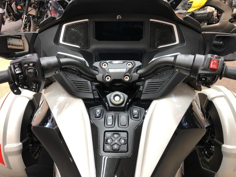 2020 Can-Am® Spyder® RT Limited Chrome