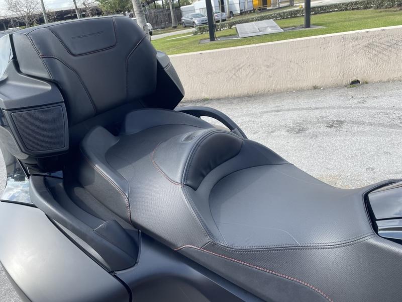 2016 Can-Am® Spyder® RT-S Special Series 6-Speed Semi-Automatic (SE6)