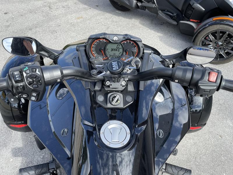 2018 Can-Am® Spyder® F3