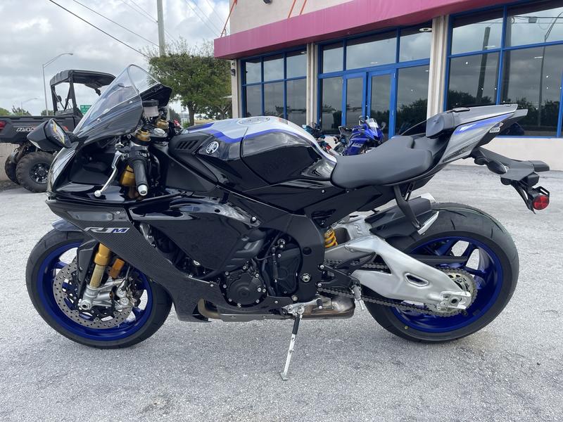 2021 Yamaha YZF-R1M