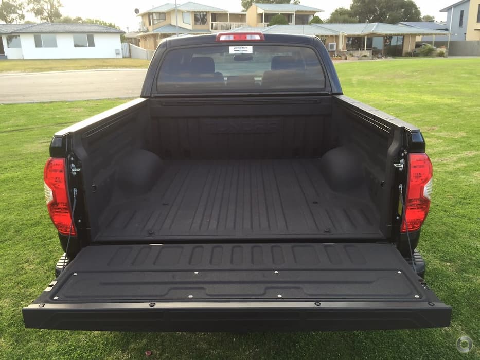 2015 TOYOTA TUNDRA PLATINUM UTILITY CREWMAX