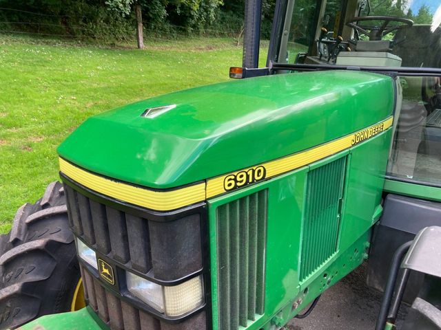 2007 John Deere 6520 Tractor