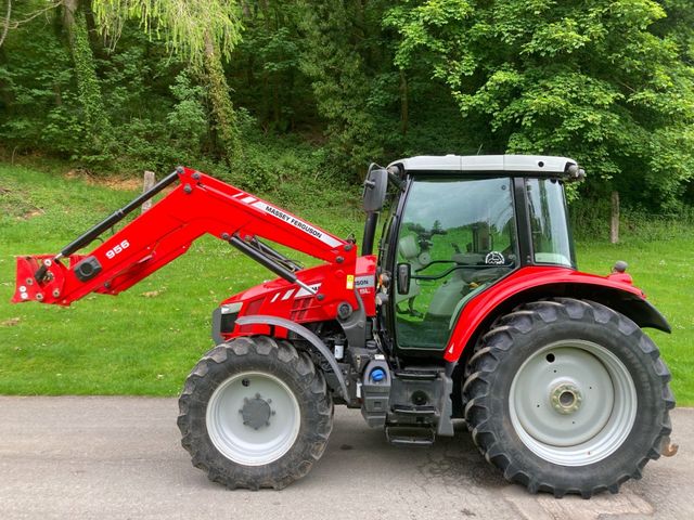 2017 Massey Ferguson 5713 SL Tractor c/w 956 Loader