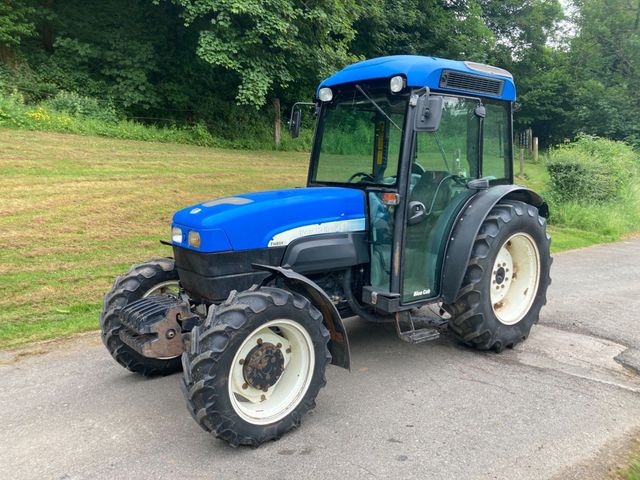 2007 New Holland TN85FA Vineyard tractor