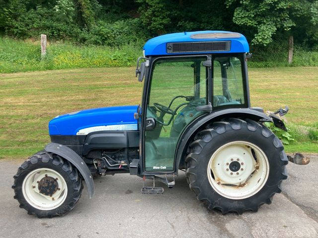 2007 New Holland TN85FA Vineyard tractor