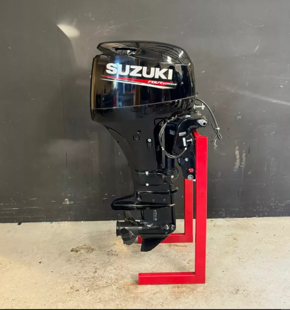 Suzuki DF50 outboard engine