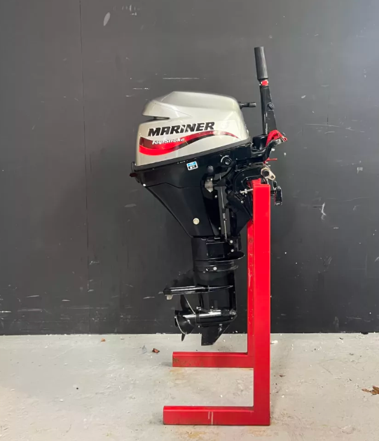 Mariner 8 PK outboard engine