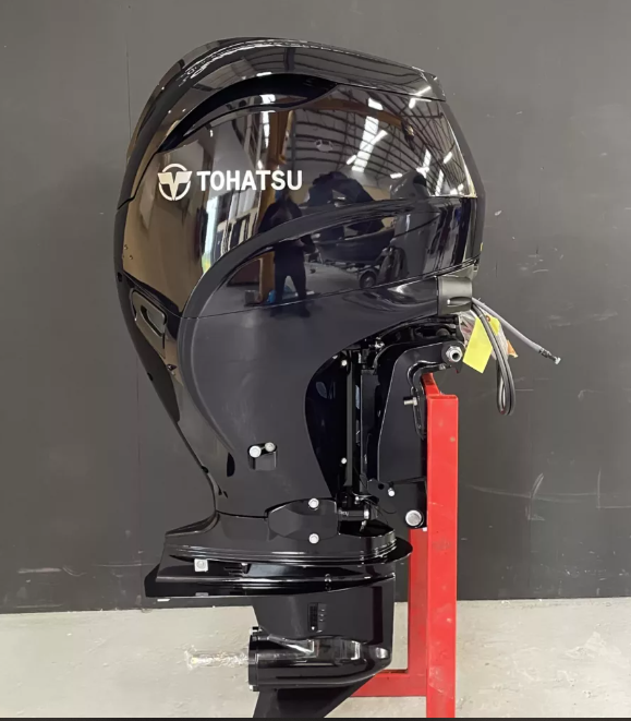 Tohatsu 140 PK EFI outboard engine