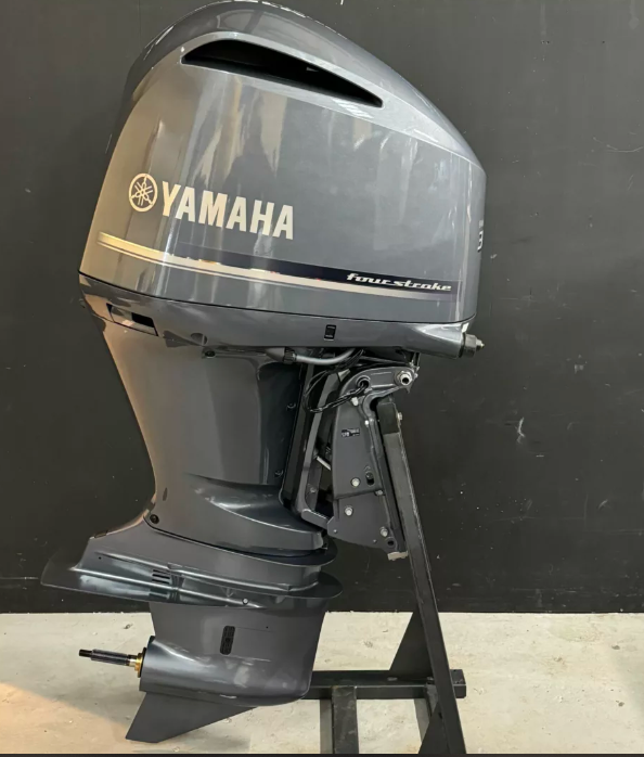 Yamaha F300 DETX outboard engine