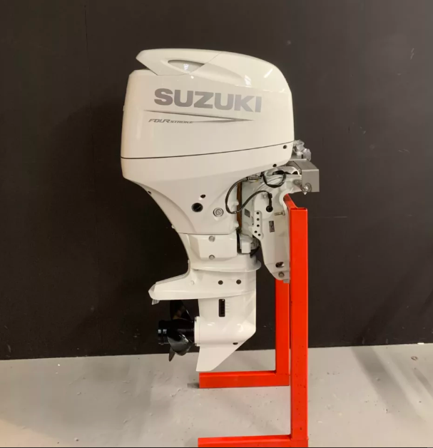 Suzuki 40 PK EFI outboard engine