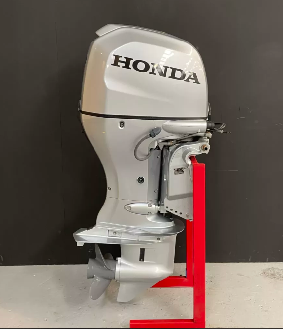 Honda 100 HP EFI V-TEC outboard engine